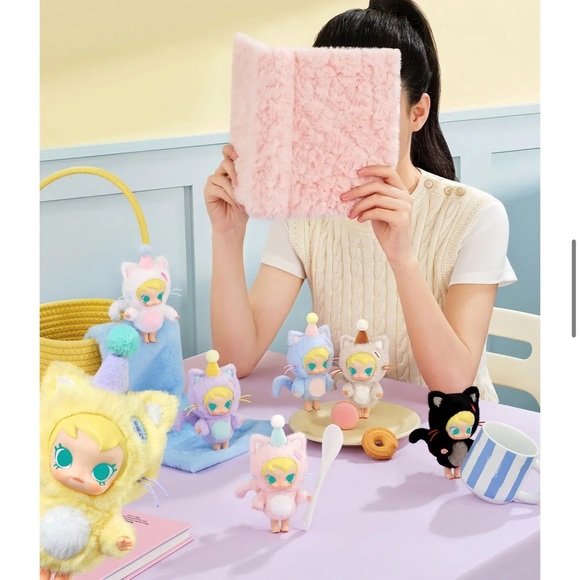 PopMart Molly Pocket Friends Who’s the Good Girl Plush Pendant New w/ Box & Card - Picture 5 of 6